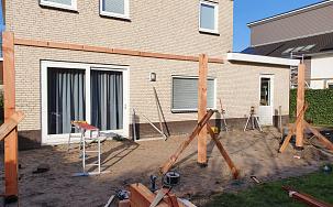 Aanbouw houten overkapping