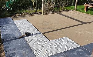 Aanbouw terras met keramische tegels