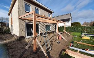 Aanbouw houten terrasoverkapping Lelystad